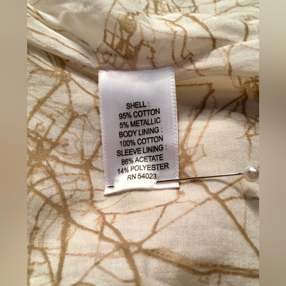 Banana Republic trench coat. Tan,cotton canvas, lined, lots of details, Size PS - Picture 14 of 16